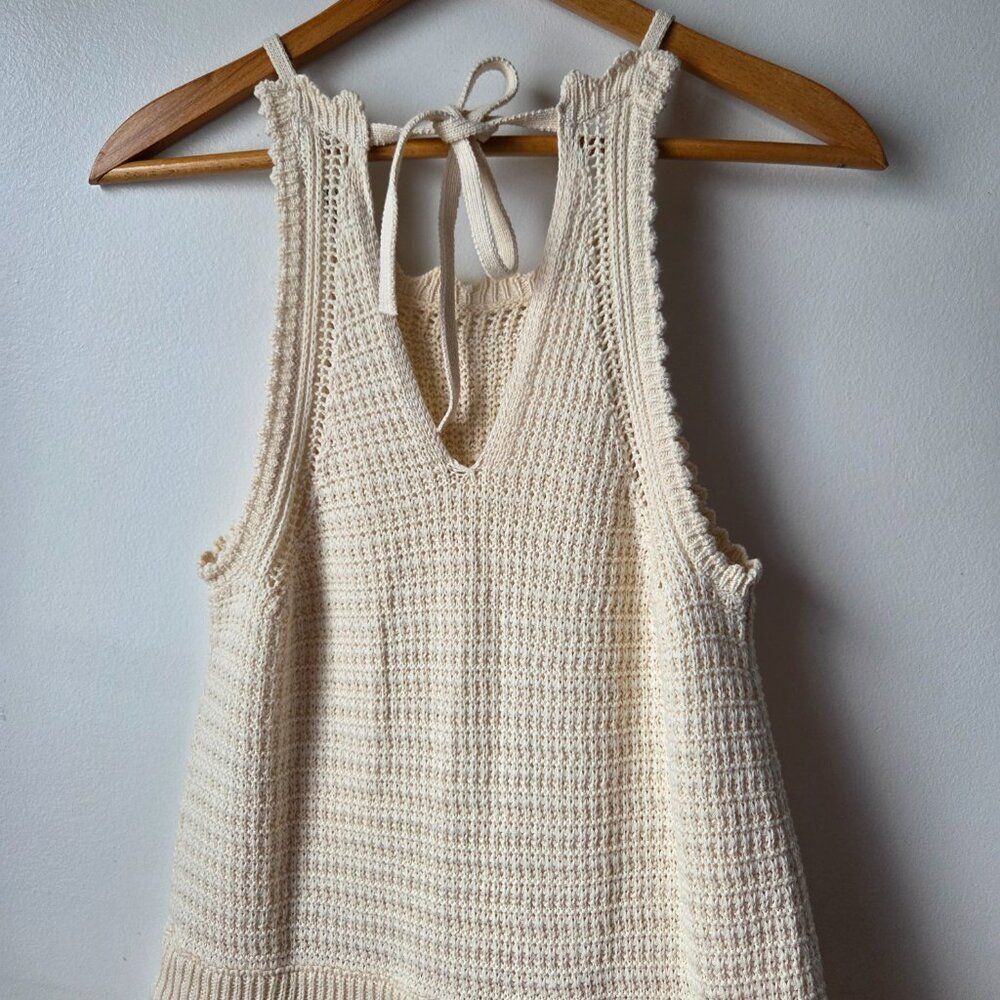 NEVER WORN UNIVERSAL THREAD CREAM HALTER NECK CRO… - image 4